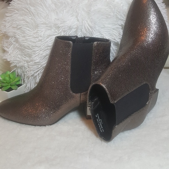 BAMBOO Shoes - Bamboo NWOT Metallic boots Size 8.5